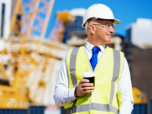 工地晨光 一杯咖啡，一份堅(jiān)守